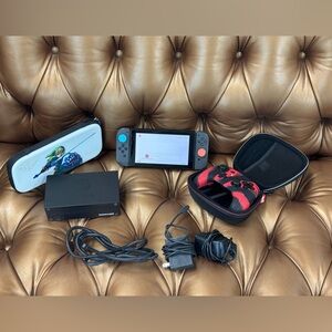 Nintendo Switch Console w/ Grey Joy-Cons – Tested & Working, cords, controller